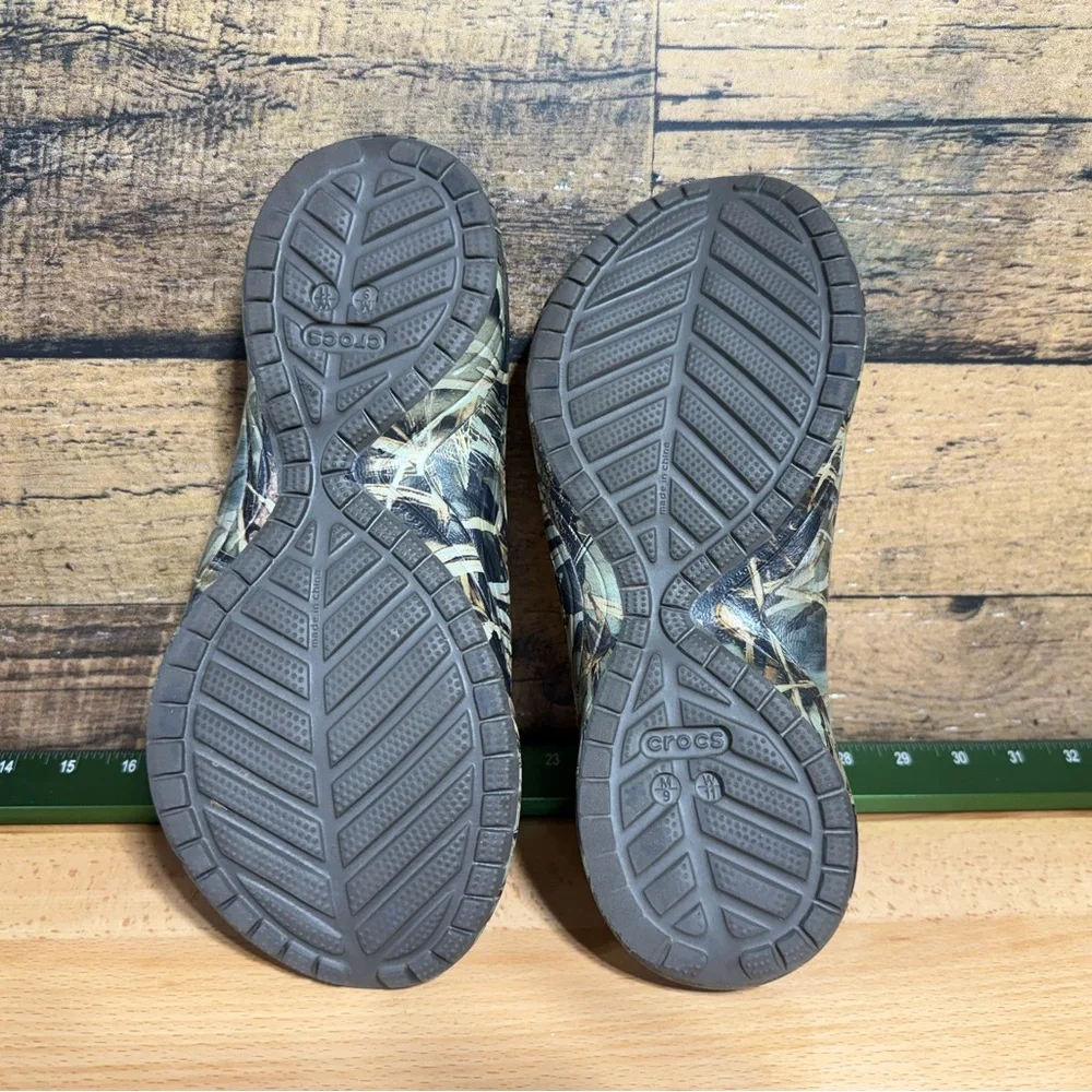 NEW- CROCS Men's Green Camouflage Sandals m9 w11 unisex